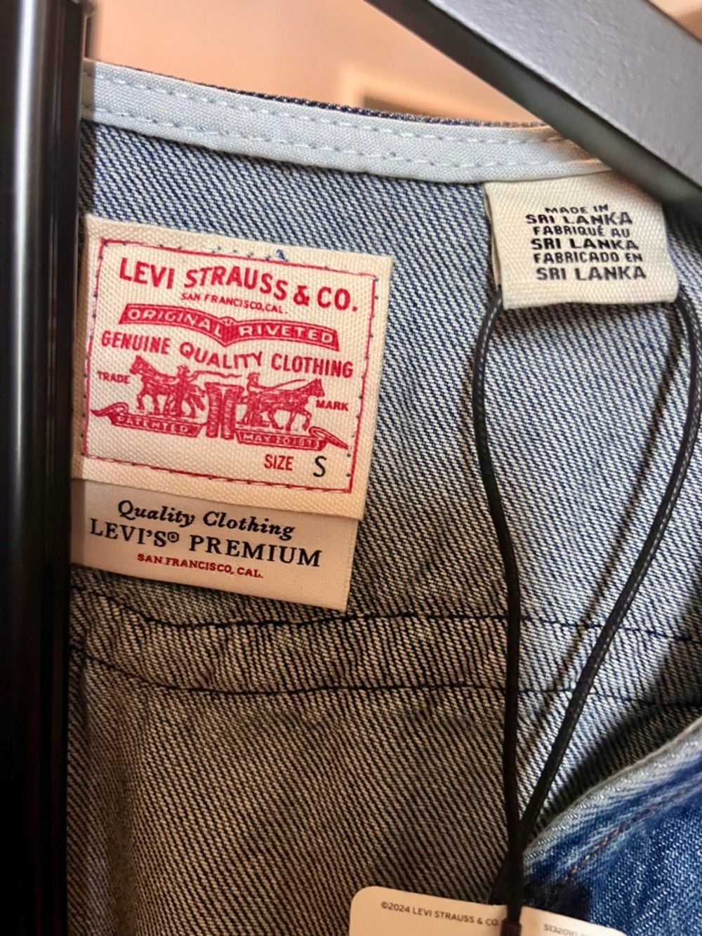 Levi’s Denim Vest Size Small NWT | Vintage-Inspired Braided Detail - Picture 7 of 9